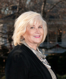 headshot of Beth Cayce